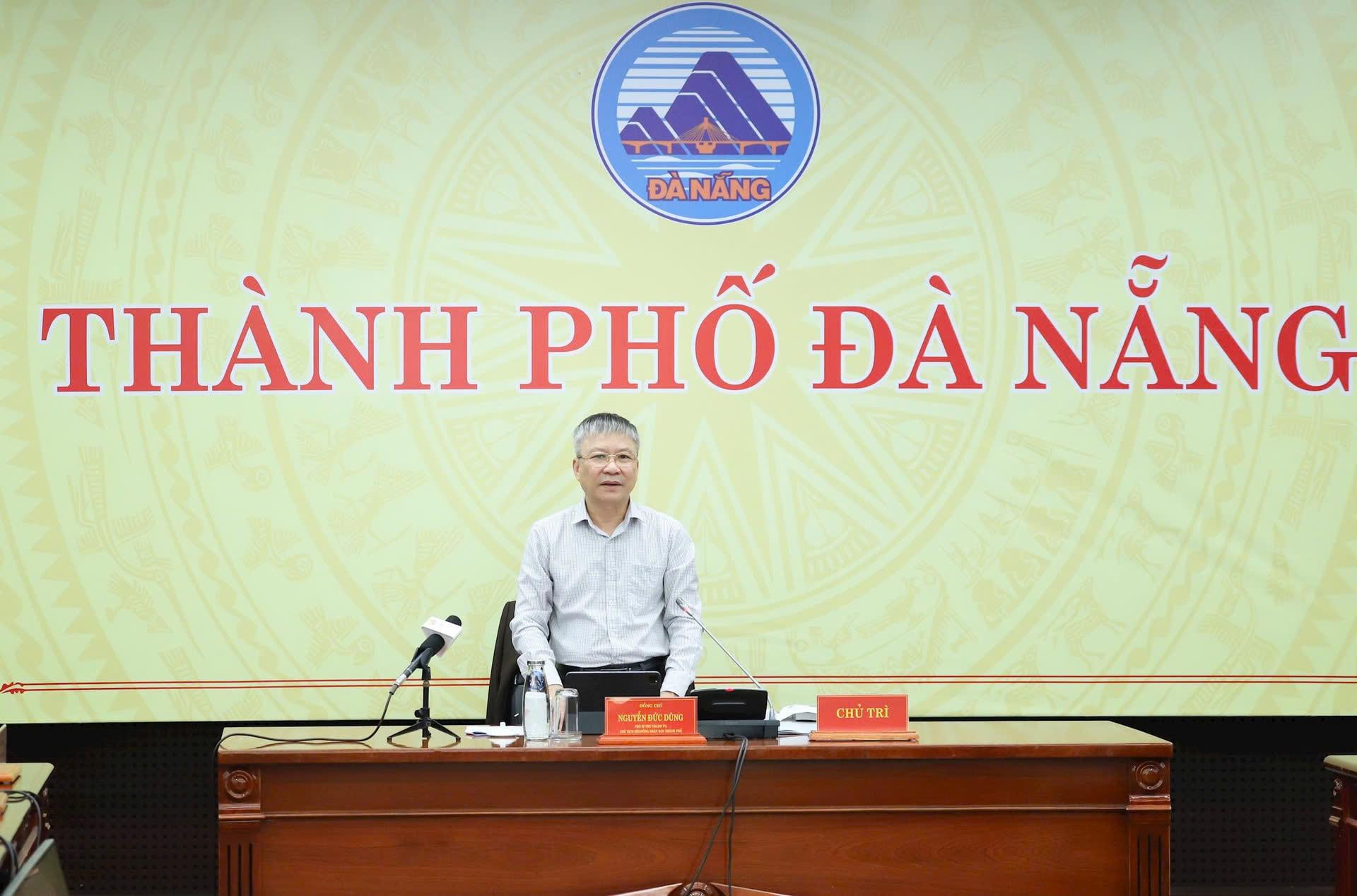 Phó Bí thư Thành ủy, Chủ tịch HĐND thành phố Nguyễn Đức Dũng, Chủ tịch Ủy ban bầu cử thành phố phát biểu tại phiên họp